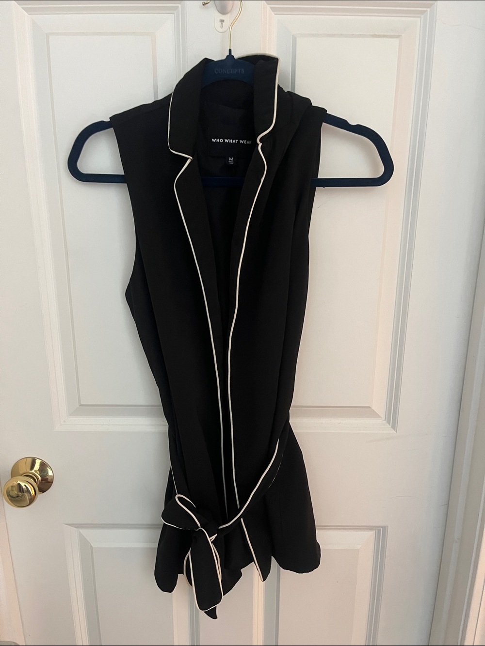 Like New!! Who What Wear Black Sleeveless Wrap Top with White Trim